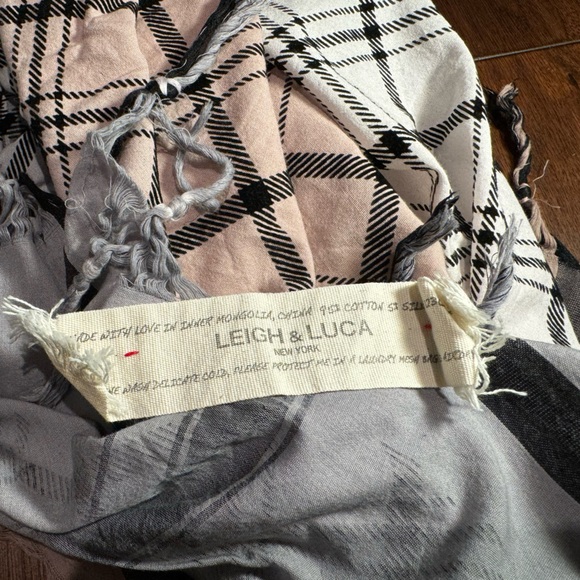 Leigh & Luca Scarf - Picture 3 of 3